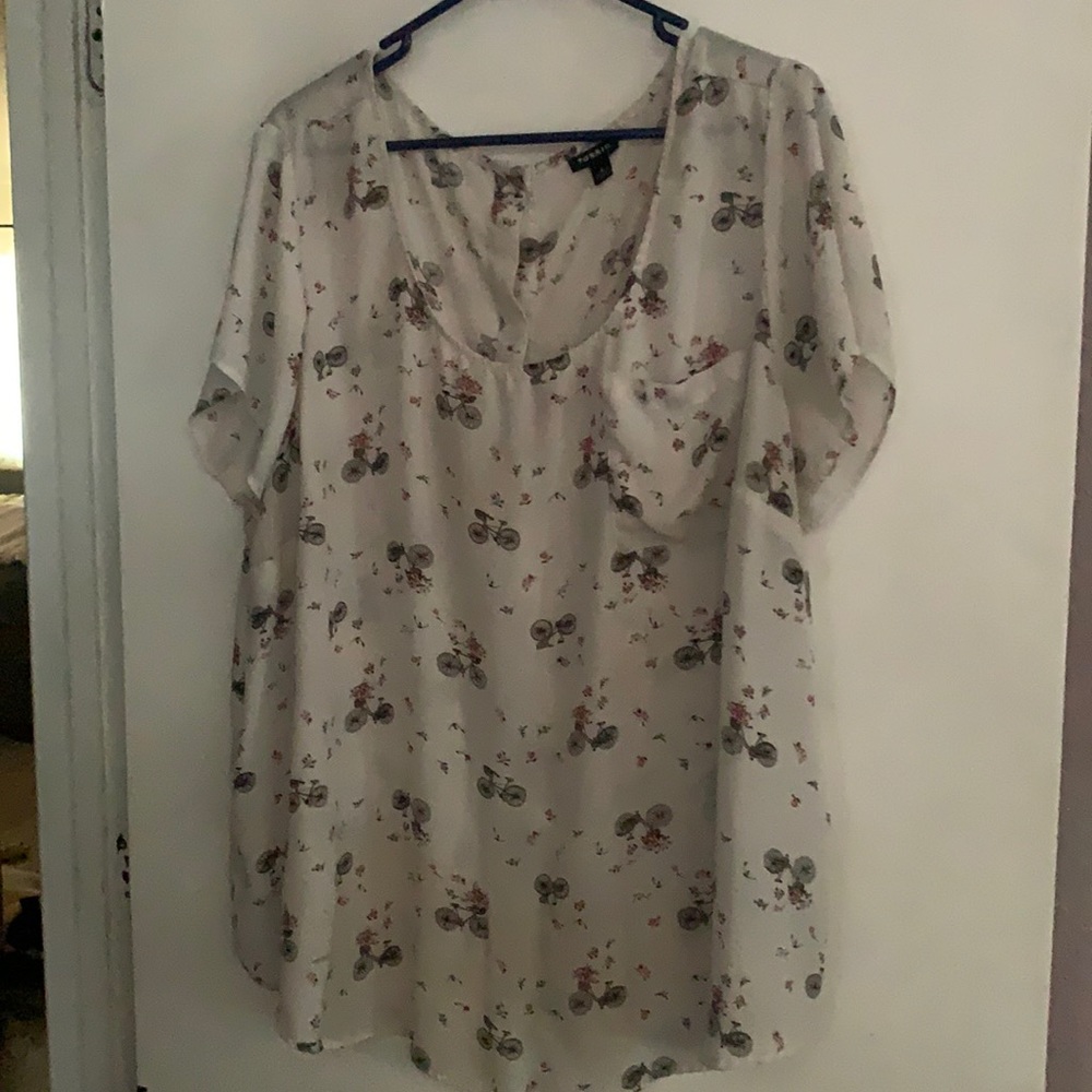 Torrid button up back of blouse